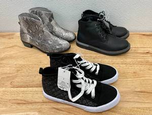 lot 31 image: Lot of 3 Cat & Jack Girls Size 2 Fashion Boots Shoes