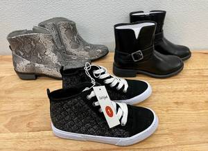 lot 32 image: Lot of 3 Cat & Jack Girls Size 1 Fashion Boots Shoes