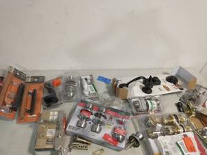 BOX OF MIXED HARDWARE