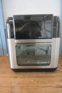 lot 87 image: Insignia - 10 Qt. Digital Air Fryer Oven - Black