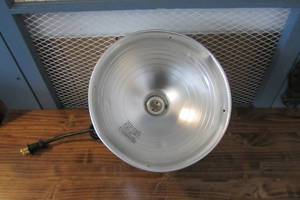 lot 92 image: 300-Watt 10-12 in. Brooder Clamp Work Light