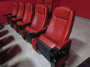 lot 102 image: ROW OF 5 THEATER SEATS