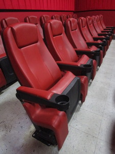 lot 117 image: ROW OF 8 THEATER SEATS