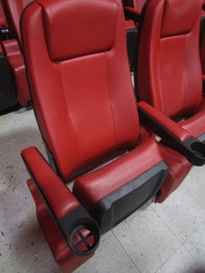 lot 129 image: ROW OF 8 THEATER SEATS