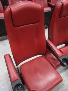 lot 306 image: ROW OF 6 THEATER SEATS
