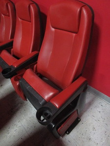 lot 312 image: ROW OF 4 THEATER SEATS