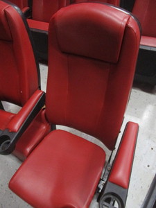lot 535 image: ROW OF 3 THEATER SEATS