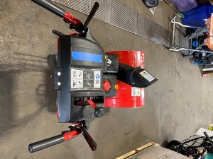 Troy-Bilt 24 in. 208 cc Two-Stage Gas Snow Blower with Electric Start Self Propelled in working condition see pics carefully 