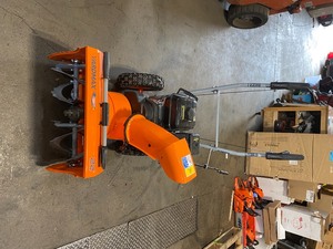 YARDMAX 22 in. 2-Stage Gas Snow Blower see pics carefully  missing pieces and motor is good (FOR PARTS ONLY)