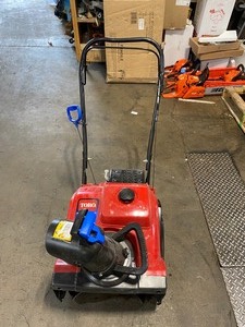 Toro Power Clear 518 ZE 18 in. Single-Stage Gas Snow Blower in working condition see pics carefully 