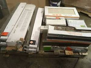 Pallet with assorted Flooring see pictures
