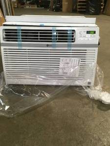 Window Air Conditioner 10,000 BTU in very good condition see pictures