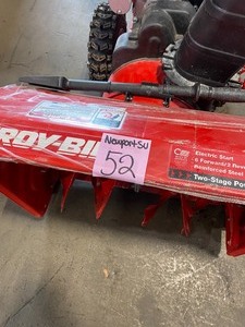 Troy-Bilt 24 in. 208 cc Two-Stage Gas Snow Blower with Electric Start Self Propelled in working condition see pics carefully 