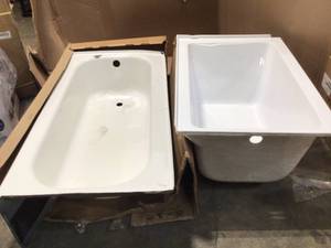 Lot of 2 - Bathtubs- slight damage on corners see pictures