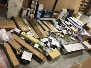 lot 34 image: Lot of assorted Bathroom items Original Customer Returns See Pics