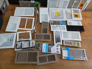 lot 71 image: Mixed lot of air vent grilles  -SEE PICTURES