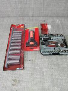 lot 115 image: Mixed lot of husky items  - SEE PICTURES