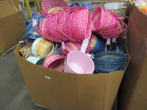 Pallet of Miscellaneous New Easter Baskets