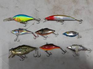 lot 9 image: 8-Assorted Lures-Rapala And Others