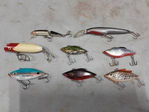lot 10 image: 8-Assorted Lures-Rapala And Others
