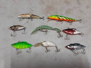 lot 12 image: 8-Assorted Lures-Rapala And Others
