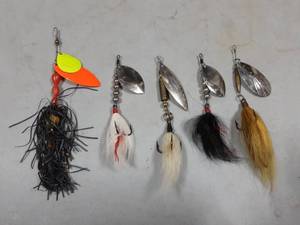 lot 19 image: 5-Assorted Buck Tail Spinners
