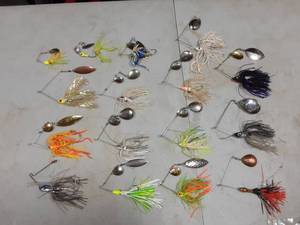 lot 22 image: Lot Of Assorted Spinners