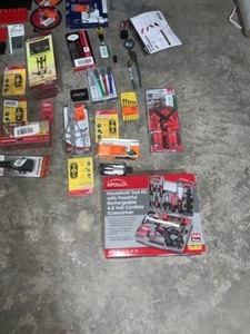 lot 32 image: ASSORTED TOOLS. SEE PICTURES