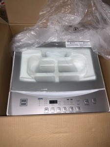 lot 36 image: RCA 1.6 CU TOP LOAD PORTABLE WASHER IN WHITE. SEE PICTURES