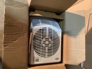 lot 45 image: AIRCARE 6-GAL EVAPORATIVE HUMIDIFIER FOR 2700 SQ. FT. SEE PICTURES