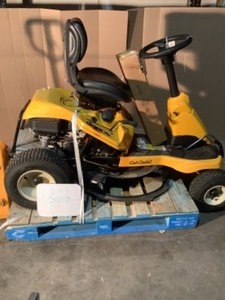 lot 57 image: CUB CADET CC30H 30 IN. 382CC CUB CADET ENGINE GAS HYDROSTATIC REAR ENGINE RIDING MOWER WITH EXTRA BLADES.SEE PICTURES