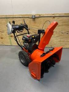 lot 7 image: ARIENS Deluxe 30 EFI 30 in. 2-Stage Electric Start Gas Snow Blower