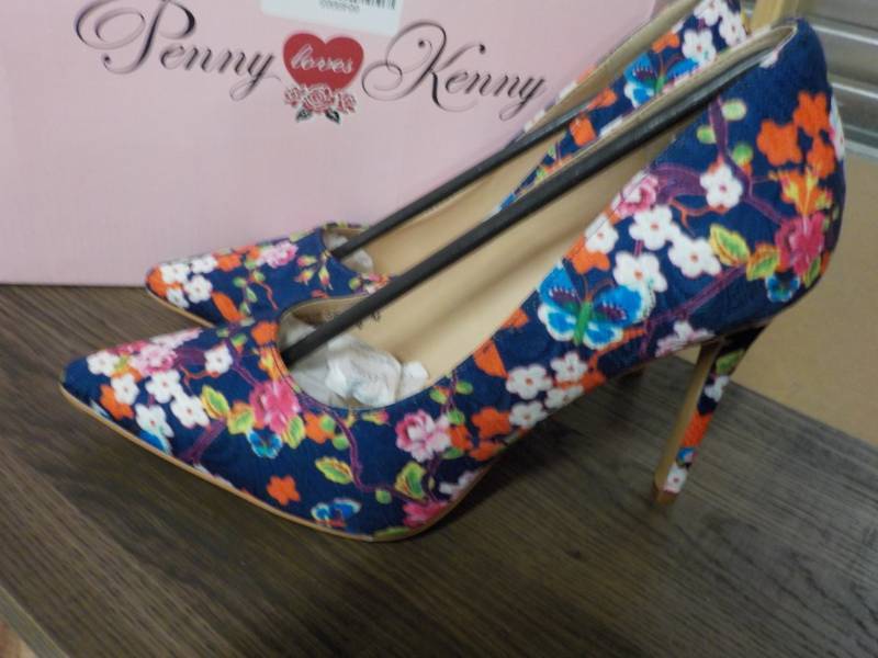 Penny Loves Kenny size 10M heels ne...