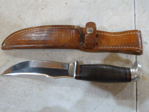 2 Hunting Knives with Sheathes