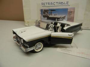 FRANKLIN MINT 1957 FORD FAIRLANE 500 SKYLINER 124 SCALE RETRACTABLE - NEW IN BOX - AWESOME - SEE PICTURES