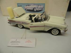 FRANKLIN MINT 1957 PONTIAC BONNEVILLE CONVERTIBLE 124 SCALE - NEW IN BOX - AWESOME - SEE PICTURES