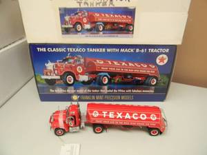 FRANKLIN MINT THE CLASSIC TEXACO TANKER WITH MACK B-61 TRACTOR 143 SCALE - NEW IN BOX - AWESOME PIECE - SEE PICTURES