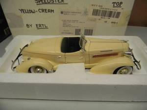 ERTL 1935 AUBURN 851 BOAT TAIL SPEEDSTER - NEW IN BOX WITH ALL PAPERWORK - LIMITED EDITION HAMILTON AUTHENTICATED 118 SCALE DIE CAST - GREAT PIECE - SEE PICTURES
