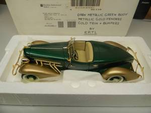 ERTL 1935 AUBURN 851 BOAT TAIL SPEEDSTER EMERALD SOLITARE SPECIAL EDITION - NEW IN BOX WITH ALL PAPERWORK - LIMITED EDITION HAMILTON AUTHENTICATED 118 SCALE DIE CAST - GREAT PIECE - SEE PICTURES