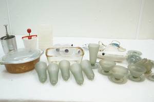 lot 28 image: kitchen tools