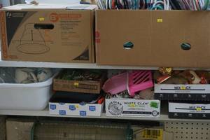 lot 106 image: House assortment