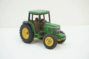 lot 167 image: John Deere tractor