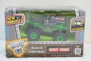lot 189 image: Monster Jam truck