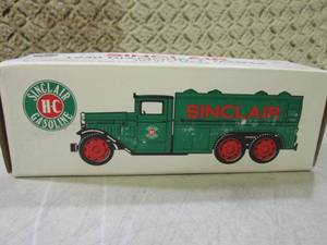 lot 34 image: (C-4) Vintage Ertl Metal Die Cast S...
