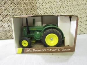 lot 39 image: (C-4) Vintage Ertl 116 Scale Metal...