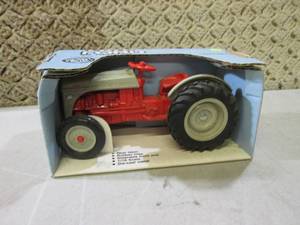 lot 41 image: (C-4) Vintage Ertl 116 Scale Metal...