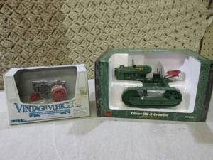 lot 44 image: (BSB) 2 Vintage Ertl Metal Die Cast...