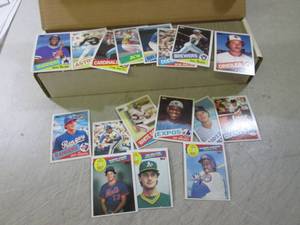 lot 47 image: (C-4) Box Full of 1985 Topps Baseba...