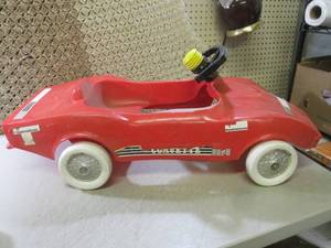lot 48 image: (F-3) Vintage Kids Plastic Corvette...