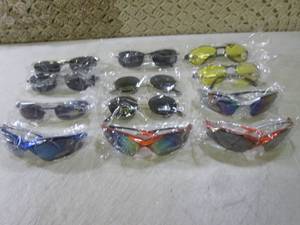 lot 62 image: (BSB) 12 Pair of Assorted Sunglasse...